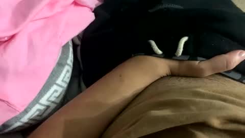 Snapshot of destrosandotelculo chatting on 10-29-25, 01:08 destrosandotelculo online show from 10-29-25, 01:08