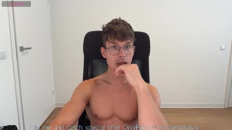 Snapshot of destroy_boy chatting on 10-06-25, 08:23 INSTAGRAM justmichaelross online show from 10-06-25, 08:23