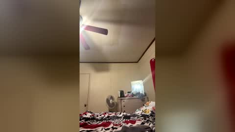 Snapshot of detroitredbone chatting on 05-17-26, 02:53 detroitredbone online show from 05-17-26, 02:53