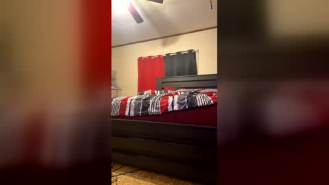 Snapshot of detroitredbone chatting on 05-20-26, 04:07 detroitredbone online show from 05-20-26, 04:07