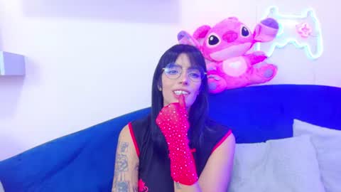 Snapshot of deuxgold chatting on 07-15-26, 10:59 DEUX online show from 07-15-26, 10:59