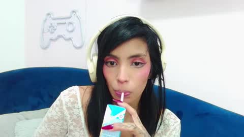 Snapshot of deuxgold chatting on 08-01-26, 12:54 DEUX online show from 08-01-26, 12:54
