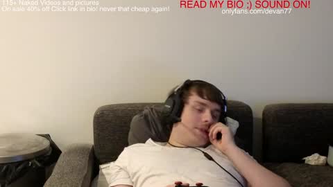 Snapshot of devantheplug chatting on 12-24-24, 04:00 Devan online show from 12-24-24, 04:00