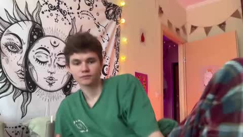 Snapshot of di_n_alex chatting on 01-08-25, 09:53 Di Alex online show from 01-08-25, 09:53