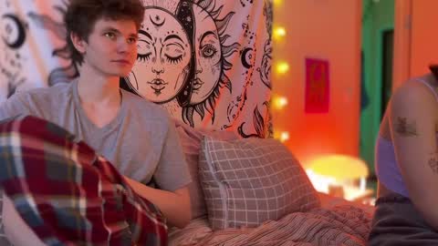 Snapshot of di_n_alex chatting on 01-23-25, 01:13 Di Alex online show from 01-23-25, 01:13