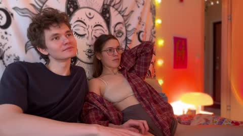 Snapshot of di_n_alex chatting on 01-29-25, 01:07 Di Alex online show from 01-29-25, 01:07