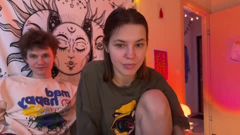 Snapshot of di_n_alex chatting on 01-31-25, 01:23 Di Alex online show from 01-31-25, 01:23