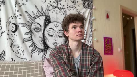 Snapshot of di_n_alex chatting on 02-05-25, 10:08 Di Alex online show from 02-05-25, 10:08