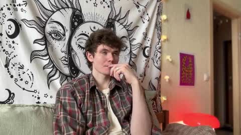 Snapshot of di_n_alex chatting on 02-14-25, 10:49 Di Alex online show from 02-14-25, 10:49