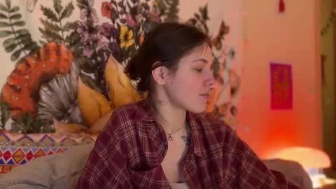 Snapshot of di_n_alex chatting on 02-26-25, 04:35 Di Alex online show from 02-26-25, 04:35