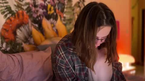 Snapshot of di_n_alex chatting on 03-07-25, 04:33 Di Alex online show from 03-07-25, 04:33