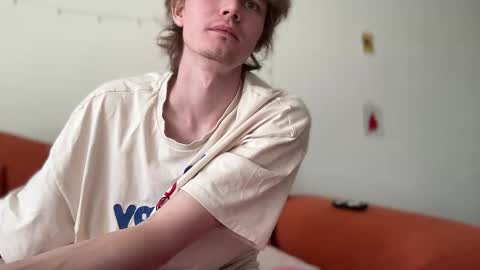 Snapshot of di_n_alex chatting on 10-02-25, 10:00 Di Alex online show from 10-02-25, 10:00