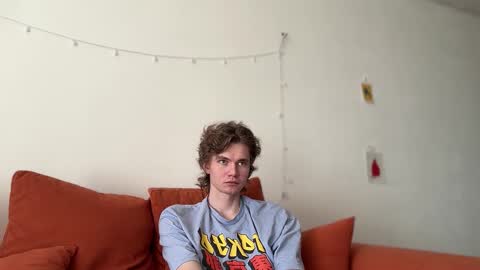 Snapshot of di_n_alex chatting on 10-09-25, 09:18 Di Alex online show from 10-09-25, 09:18