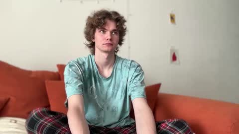 Snapshot of di_n_alex chatting on 10-11-25, 10:14 Di Alex online show from 10-11-25, 10:14