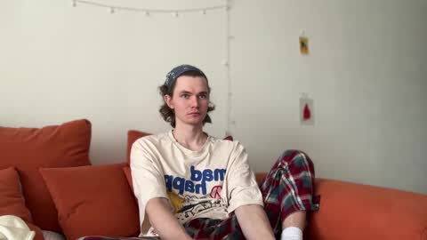 Snapshot of di_n_alex chatting on 10-17-25, 09:01 Di Alex online show from 10-17-25, 09:01