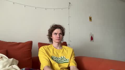 Snapshot of di_n_alex chatting on 10-19-25, 09:10 Di Alex online show from 10-19-25, 09:10