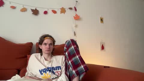 Snapshot of di_n_alex chatting on 11-21-25, 08:57 Di Alex online show from 11-21-25, 08:57