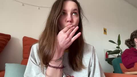 Snapshot of di_n_alex chatting on 04-25-26, 01:41 Di Alex online show from 04-25-26, 01:41