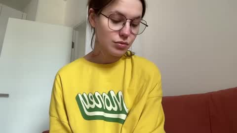 Snapshot of di_n_alex chatting on 06-03-26, 12:30 Di Alex online show from 06-03-26, 12:30