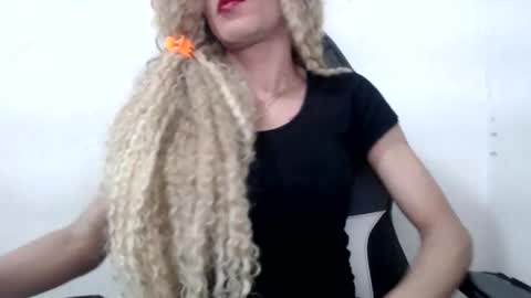 diabla_sexy22cm online show from 12-05-25, 12:58