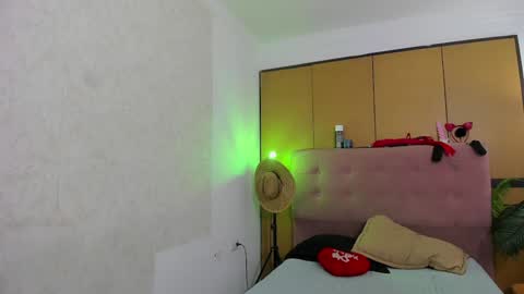 Snapshot of diabla_sexyboobs chatting on 12-31-24, 03:01 D I A B L A online show from 12-31-24, 03:01