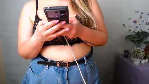 Snapshot of diamantkriss_ chatting on 05-22-26, 02:01 Kriss online show from 05-22-26, 02:01