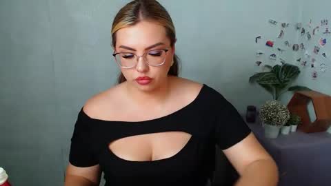Snapshot of diamantkriss_ chatting on 06-09-26, 09:54 Kriss online show from 06-09-26, 09:54