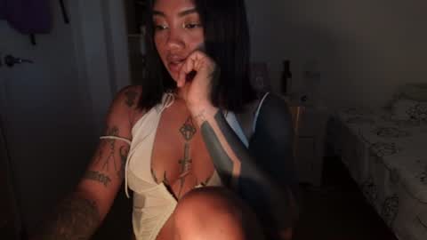 Snapshot of diamon_kataleya chatting on 06-10-26, 01:32 Melissa My schedule 10pm time Colombia online show from 06-10-26, 01:32
