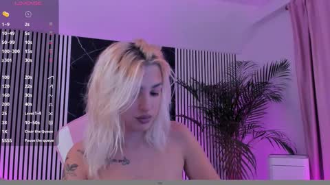 Snapshot of diamond_ava_ chatting on 11-03-25, 07:37 Thea online show from 11-03-25, 07:37