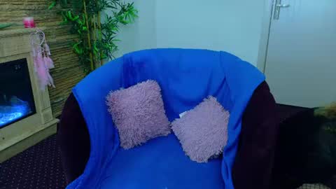 Snapshot of diamondmilff chatting on 06-27-26, 04:39 Diamond Milf online show from 06-27-26, 04:39