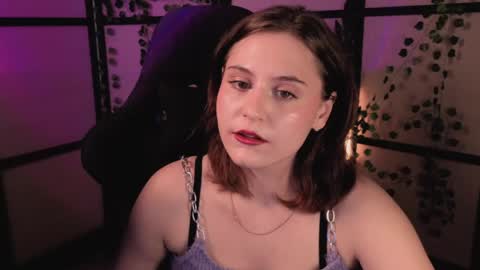 Snapshot of diana_floweri chatting on 05-23-26, 12:42 Diana online show from 05-23-26, 12:42