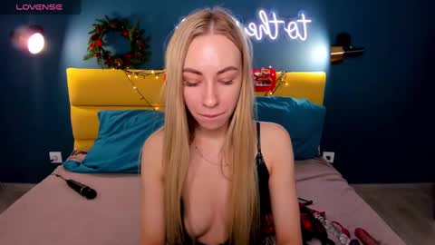 Snapshot of diana_garrett chatting on 12-15-24, 09:03 Diana  online show from 12-15-24, 09:03