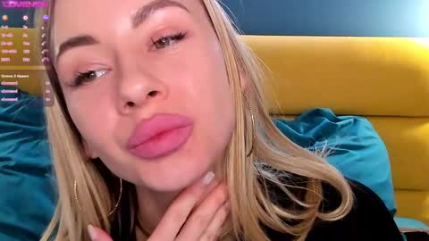 Snapshot of diana_garrett chatting on 01-25-25, 11:55 Diana  online show from 01-25-25, 11:55