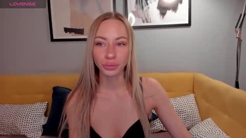 Snapshot of diana_garrett chatting on 09-21-25, 01:29 Diana  online show from 09-21-25, 01:29