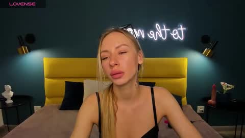 Snapshot of diana_garrett chatting on 10-11-25, 01:38 Diana  online show from 10-11-25, 01:38