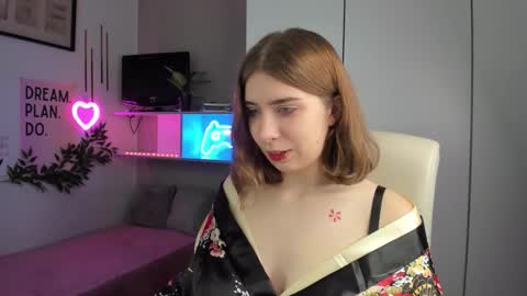 Snapshot of dianagalaxy chatting on 09-19-25, 01:45 Diana online show from 09-19-25, 01:45