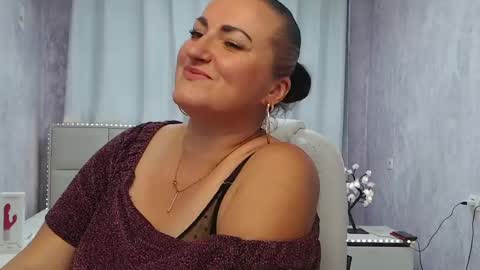 Snapshot of dianamgg chatting on 05-26-26, 05:42 Diana online show from 05-26-26, 05:42
