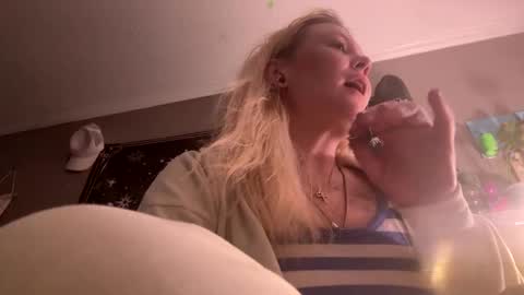 Snapshot of dickeddownsouth chatting on 11-27-25, 03:19 Beau online show from 11-27-25, 03:19