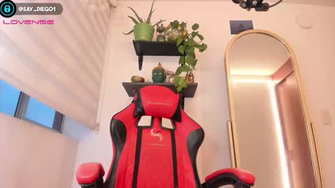 Diego lat online show from 12-04-25, 10:40