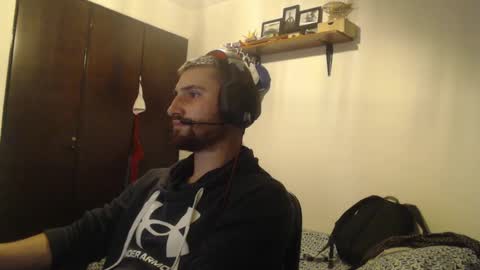 Snapshot of diegocastrotiktok chatting on 12-15-24, 01:57 Diego online show from 12-15-24, 01:57