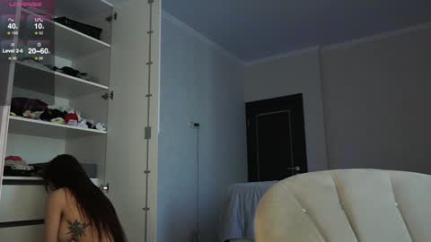 Snapshot of diffgirls chatting on 01-15-25, 11:21 Tanya online show from 01-15-25, 11:21