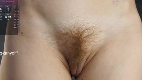 Snapshot of diffgirls chatting on 02-16-25, 06:21 Tanya online show from 02-16-25, 06:21