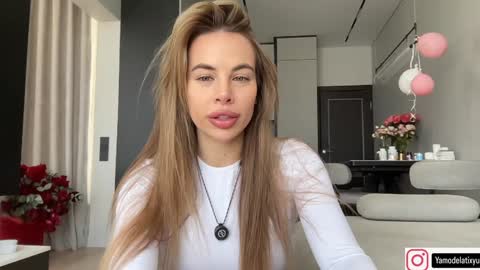 Snapshot of diffgirls chatting on 10-07-25, 10:34 Tanya online show from 10-07-25, 10:34