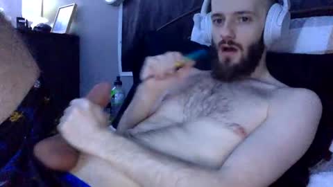 Snapshot of digbicknik chatting on 02-06-25, 10:04 digbicknik online show from 02-06-25, 10:04