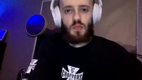 Snapshot of digbicknik chatting on 02-17-25, 12:43 digbicknik online show from 02-17-25, 12:43