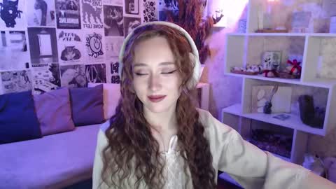 Hi im Alice 3 Im usualy online 03-10 or 17-21 UTC0 online show from 11-21-25, 05:39