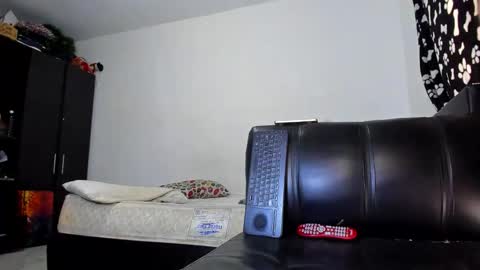 Snapshot of diiego_xxx chatting on 11-02-25, 09:06 diiego_xxx online show from 11-02-25, 09:06