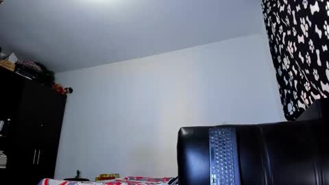 Snapshot of diiego_xxx chatting on 12-04-25, 01:53 diiego_xxx online show from 12-04-25, 01:53