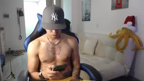 Snapshot of dilanxxx8888 chatting on 12-14-25, 12:16 dilanxxx8888 online show from 12-14-25, 12:16