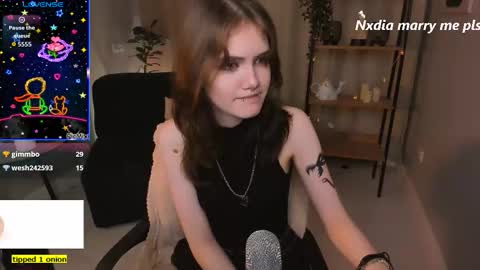 Snapshot of dilara_xbaby chatting on 09-27-25, 02:33 Dilara online show from 09-27-25, 02:33